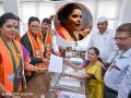 Who Is Ritu Tawde? BJP's Mumbai Mayoral Nominee - Hindi News | Who Is Ritu Tawde? BJP's Mumbai Mayoral Nominee | Latest mumbai News at Lokmattimes.com