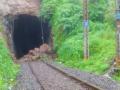 Mumbai Local Train Update: Central Line Services Affected After Boulders Fall on Track Between Igatpuri and Kasara Stations - Hindi News | Mumbai Local Train Update: Central Line Services Affected After Boulders Fall on Track Between Igatpuri and Kasara Stations | Latest mumbai News at Lokmattimes.com