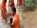VIDEO! Man jumps into water with friends, dies - Hindi News | VIDEO! Man jumps into water with friends, dies | Latest national News at Lokmattimes.com