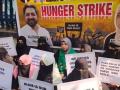 Burqa Ban Protest in Mumbai: Female Students Stage Hunger Strike Against Burqa Ban at Vivek College in Goregaon - Hindi News | Burqa Ban Protest in Mumbai: Female Students Stage Hunger Strike Against Burqa Ban at Vivek College in Goregaon | Latest mumbai News at Lokmattimes.com