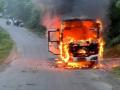 Bus catches fire in Pune, no casualties reported - Hindi News | Bus catches fire in Pune, no casualties reported | Latest maharashtra News at Lokmattimes.com