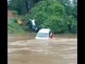 Maharashtra Rains: Car Floats in Fast-Flowing Water in Chandrapur; One Man Jumps Out (Watch Video) - Hindi News | Maharashtra Rains: Car Floats in Fast-Flowing Water in Chandrapur; One Man Jumps Out (Watch Video) | Latest maharashtra News at Lokmattimes.com