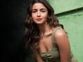 Alia Bhatt slams reports of films being delayed due to her pregnancy - Hindi News | Alia Bhatt slams reports of films being delayed due to her pregnancy | Latest entertainment News at Lokmattimes.com