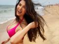 Sonal Chauhan goes wild on the beach, flaunts her curves in white bikini - Hindi News | Sonal Chauhan goes wild on the beach, flaunts her curves in white bikini | Latest lifestyle Photos at Lokmattimes.com
