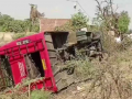 Chhattisgarh Accident: Over 30 Injured as Bus Traveling from Shivrinarayan to Bilaspur Overturns in Loharsi (Watch Video) - Hindi News | Chhattisgarh Accident: Over 30 Injured as Bus Traveling from Shivrinarayan to Bilaspur Overturns in Loharsi (Watch Video) | Latest national News at Lokmattimes.com