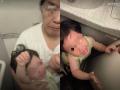 Toddler Locked in Plane Restroom by Chinese Women to Stop Crying, Netizens React - Hindi News | Toddler Locked in Plane Restroom by Chinese Women to Stop Crying, Netizens React | Latest social-viral News at Lokmattimes.com
