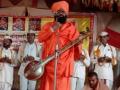 Watch Video! Famous kirtankar Tajuddin Maharaj passes away, suffers heart attack while performing live kirtan - Hindi News | Watch Video! Famous kirtankar Tajuddin Maharaj passes away, suffers heart attack while performing live kirtan | Latest maharashtra News at Lokmattimes.com