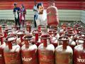 Rajasthan Govt Slashes Ujjwala Gas Cylinder Price by Rs 50 - Hindi News | Rajasthan Govt Slashes Ujjwala Gas Cylinder Price by Rs 50 | Latest national News at Lokmattimes.com