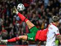 Cristiano Ronaldo Bicycle Kick Video: Al Nassr Star Sends Portugal to UEFA Nations League Quarterfinals 2024-25 - Hindi News | Cristiano Ronaldo Bicycle Kick Video: Al Nassr Star Sends Portugal to UEFA Nations League Quarterfinals 2024-25 | Latest football News at Lokmattimes.com