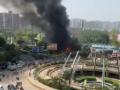 Ghaziabad Fire: Major Blaze Erupts in Gaur Chowk Near Crossings Republik (Watch Videos) - Hindi News | Ghaziabad Fire: Major Blaze Erupts in Gaur Chowk Near Crossings Republik (Watch Videos) | Latest national News at Lokmattimes.com