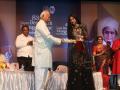 Singer Reewa Rathod Receives Deenanath Mangeshkar Award - Hindi News | Singer Reewa Rathod Receives Deenanath Mangeshkar Award | Latest entertainment News at Lokmattimes.com