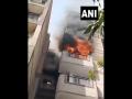 Delhi Tragedy: Two Women Jump From 4th and 5th Floors After Fire Erupts at Residential Apartment in Dwarka Sector 10 (Watch Video) - Hindi News | Delhi Tragedy: Two Women Jump From 4th and 5th Floors After Fire Erupts at Residential Apartment in Dwarka Sector 10 (Watch Video) | Latest national News at Lokmattimes.com