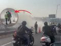 Delhi-Gurgaon Highway Traffic Update: Vehicular Jam on National Highway 8 as Scooty Catches Fire (Watch Video) - Hindi News | Delhi-Gurgaon Highway Traffic Update: Vehicular Jam on National Highway 8 as Scooty Catches Fire (Watch Video) | Latest national News at Lokmattimes.com