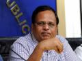 Delhi Health minister Satyendar Jain hospitalized after showing COVID-19 symptoms - Hindi News | Delhi Health minister Satyendar Jain hospitalized after showing COVID-19 symptoms | Latest national News at Lokmattimes.com