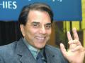 Dharmendra Cremated in Mumbai as Bollywood Bids Emotional Goodbye To Legendary Actor - Hindi News | Dharmendra Cremated in Mumbai as Bollywood Bids Emotional Goodbye To Legendary Actor | Latest entertainment News at Lokmattimes.com
