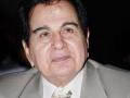 Dilip Kumar laid to rest with full state honours in Mumbai - Hindi News | Dilip Kumar laid to rest with full state honours in Mumbai | Latest entertainment News at Lokmattimes.com