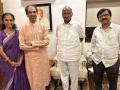 Former Maha CM Uddhav Thackeray meets Sharad Pawar at his residence in South Mumbai - Hindi News | Former Maha CM Uddhav Thackeray meets Sharad Pawar at his residence in South Mumbai | Latest maharashtra News at Lokmattimes.com