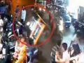 Thane: 8 injured after auto-rickshaw driver knocks down pedestrians - Hindi News | Thane: 8 injured after auto-rickshaw driver knocks down pedestrians | Latest maharashtra News at Lokmattimes.com