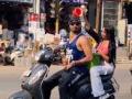 Maharashtra: Couple take bath while riding scooter in Ulhasnagar goes viral - Hindi News | Maharashtra: Couple take bath while riding scooter in Ulhasnagar goes viral | Latest maharashtra News at Lokmattimes.com