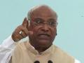 Mallikarjun Kharge hits out at PM Modi over withdrawal of Rs 2,000 currency notes, says he is troubling people - Hindi News | Mallikarjun Kharge hits out at PM Modi over withdrawal of Rs 2,000 currency notes, says he is troubling people | Latest national News at Lokmattimes.com
