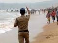 Thane: Woman's headless body found in bag at Uttan beach - Hindi News | Thane: Woman's headless body found in bag at Uttan beach | Latest maharashtra News at Lokmattimes.com