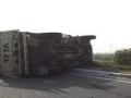 Maharashtra: Tanker carrying 8 tonnes of acid falls into nullah in Thane - Hindi News | Maharashtra: Tanker carrying 8 tonnes of acid falls into nullah in Thane | Latest maharashtra News at Lokmattimes.com