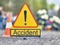 1 killed, 4 injured as container hits bus on Mumbai-Agra national highway - Hindi News | 1 killed, 4 injured as container hits bus on Mumbai-Agra national highway | Latest maharashtra News at Lokmattimes.com