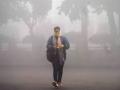 Delhi Shivers at Season's Lowest, Fog Disrupts Travel as City Grapples with Biting Cold - Hindi News | Delhi Shivers at Season's Lowest, Fog Disrupts Travel as City Grapples with Biting Cold | Latest national News at Lokmattimes.com
