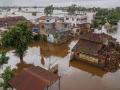Yavatmal: 2 Indian Airforce roped to rescue 45 people who are stranded in floods amid heavy rainfall - Hindi News | Yavatmal: 2 Indian Airforce roped to rescue 45 people who are stranded in floods amid heavy rainfall | Latest maharashtra News at Lokmattimes.com