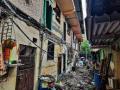 Thane: Part of chawl’s gallery collapses after heavy rains - Hindi News | Thane: Part of chawl’s gallery collapses after heavy rains | Latest maharashtra News at Lokmattimes.com