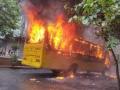 Palghar: School bus catches fire, children escape unhurt - Hindi News | Palghar: School bus catches fire, children escape unhurt | Latest maharashtra News at Lokmattimes.com