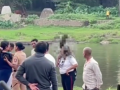 Pune: Drunk Woman Creates Chaos, Tries to Jump into River; Rescued by Police (Watch Video) - Hindi News | Pune: Drunk Woman Creates Chaos, Tries to Jump into River; Rescued by Police (Watch Video) | Latest pune News at Lokmattimes.com
