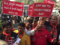 Vishwa Hindu Parishad Calls for Tribute to Pulwama Martyrs, Questions Relevance of Valentine's Day in Indian Culture - Hindi News | Vishwa Hindu Parishad Calls for Tribute to Pulwama Martyrs, Questions Relevance of Valentine's Day in Indian Culture | Latest national News at Lokmattimes.com
