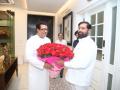 Mumbai: Maharashtra Dy CM Eknath Shinde Meets MNS Chief Raj Thackeray at His Dadar Residence (Video) - Hindi News | Mumbai: Maharashtra Dy CM Eknath Shinde Meets MNS Chief Raj Thackeray at His Dadar Residence (Video) | Latest mumbai News at Lokmattimes.com