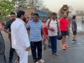 WATCH: Maharashtra CM Eknath Shinde Halts Convoy Between Mulund and Bhandup on Eastern Expressway, Ensures Safety After Tanker Accident - Hindi News | WATCH: Maharashtra CM Eknath Shinde Halts Convoy Between Mulund and Bhandup on Eastern Expressway, Ensures Safety After Tanker Accident | Latest maharashtra News at Lokmattimes.com