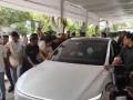 Eknath Shinde Takes First Ride in Tesla After Elon Musk’s Company Opens First Mumbai Showroom - Hindi News | Eknath Shinde Takes First Ride in Tesla After Elon Musk’s Company Opens First Mumbai Showroom | Latest maharashtra News at Lokmattimes.com