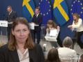 Elisabet Lann: Sweden Health Minister Collapses During Live Press Conference; Video Surfaces - Hindi News | Elisabet Lann: Sweden Health Minister Collapses During Live Press Conference; Video Surfaces | Latest international News at Lokmattimes.com