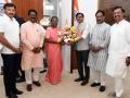 Shiv Sena (UBT) delegation meets President Droupadi Murmu over reservation issue - Hindi News | Shiv Sena (UBT) delegation meets President Droupadi Murmu over reservation issue | Latest maharashtra News at Lokmattimes.com