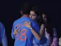 Anushka Sharma consoles Virat Kohli after World Cup final defeat, picture goes viral - Hindi News | Anushka Sharma consoles Virat Kohli after World Cup final defeat, picture goes viral | Latest cricket News at Lokmattimes.com