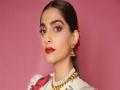 Sonam Kapoor reveals chilling details about her travel with a Uber driver in London - Hindi News | Sonam Kapoor reveals chilling details about her travel with a Uber driver in London | Latest entertainment News at Lokmattimes.com