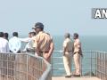 Mumbai Police, Indian Navy conduct search operation for MBBS student's body - Hindi News | Mumbai Police, Indian Navy conduct search operation for MBBS student's body | Latest maharashtra News at Lokmattimes.com