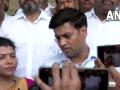 Uddhav Thackeray should threaten other people but not us: Shrikant Shinde - Hindi News | Uddhav Thackeray should threaten other people but not us: Shrikant Shinde | Latest maharashtra News at Lokmattimes.com