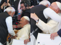 G7 Summit: PM Modi Shares Hug with Pope Francis at Outreach Session in Italy (Watch Video) - Hindi News | G7 Summit: PM Modi Shares Hug with Pope Francis at Outreach Session in Italy (Watch Video) | Latest international News at Lokmattimes.com