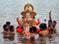 Ganpati Visarjan 2025: Over 59,000 Idols Immersed in Mumbai as BMC Sets Up 288 Artificial Ponds for Eco-Friendly Celebrations - Hindi News | Ganpati Visarjan 2025: Over 59,000 Idols Immersed in Mumbai as BMC Sets Up 288 Artificial Ponds for Eco-Friendly Celebrations | Latest mumbai News at Lokmattimes.com