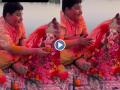 Watch: Young Devotee Gets Emotional During Ganesh Visarjan, Wins Netizens' Hearts; Video Goes Viral - Hindi News | Watch: Young Devotee Gets Emotional During Ganesh Visarjan, Wins Netizens' Hearts; Video Goes Viral | Latest social-viral News at Lokmattimes.com
