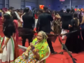 Mumbai: Viral Video Shows ‘Dupatta Gangs’ Dominating Navratri Garba Celebrations, Sparking Debate - Hindi News | Mumbai: Viral Video Shows ‘Dupatta Gangs’ Dominating Navratri Garba Celebrations, Sparking Debate | Latest mumbai News at Lokmattimes.com