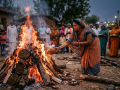 Holi 2026: Why Hindus Offer Nariyal During Holika Dahan and Its Spiritual Significance - Hindi News | Holi 2026: Why Hindus Offer Nariyal During Holika Dahan and Its Spiritual Significance | Latest lifestyle News at Lokmattimes.com