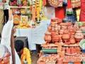 Ghatasthapana 2024: Homes Prepare for Navratri as Mumbai Markets See Surge in Puja Materials - Hindi News | Ghatasthapana 2024: Homes Prepare for Navratri as Mumbai Markets See Surge in Puja Materials | Latest mumbai News at Lokmattimes.com