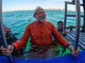 PM Narendra Modi Goes Underwater in Deep Sea, Offers Prayer in Dwarka - Hindi News | PM Narendra Modi Goes Underwater in Deep Sea, Offers Prayer in Dwarka | Latest national News at Lokmattimes.com