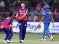 Trent Boult Breaks Bhuvneshwar Kumar's IPL Record with Rohit Sharma's Dismissal in RR vs MI Match - Hindi News | Trent Boult Breaks Bhuvneshwar Kumar's IPL Record with Rohit Sharma's Dismissal in RR vs MI Match | Latest cricket News at Lokmattimes.com